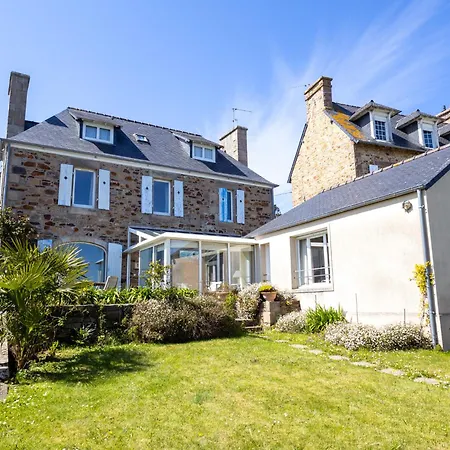 Maison Bretonne Madame Est Servie Nyaraló Perros-Guirec